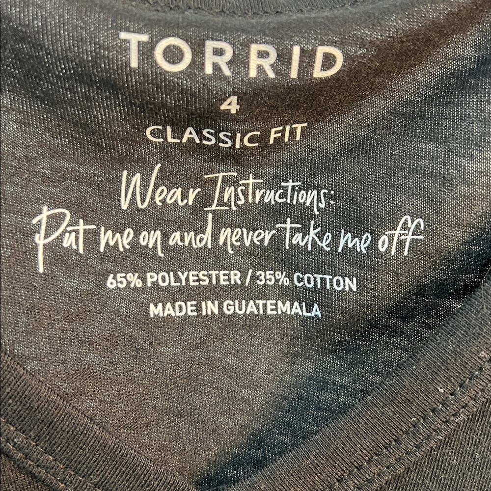 Torrid classic fit black v neck t shirt size 4X NWT - Picture 2 of 3